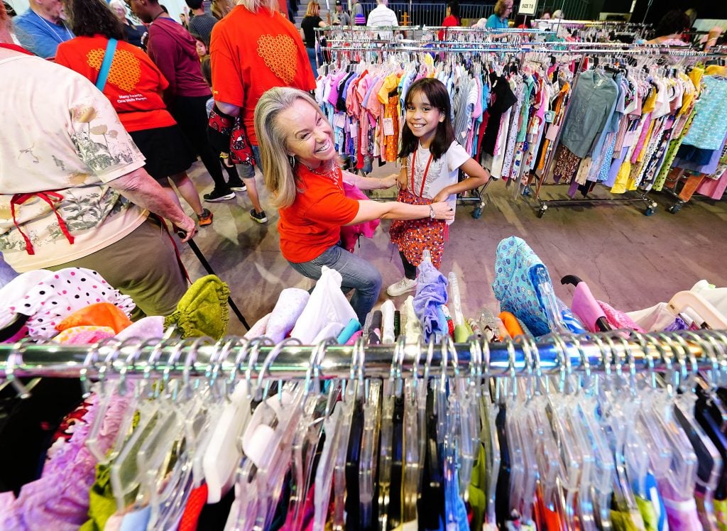 Arizona school offers to donate clothing and blankets to Altadena students