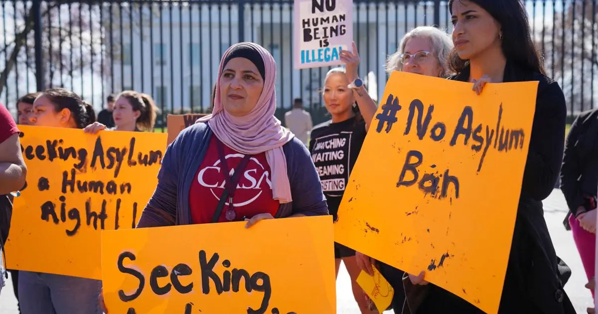 U.S. border agents told to summarily deport migrants without granting asylum hearings under Trump edict